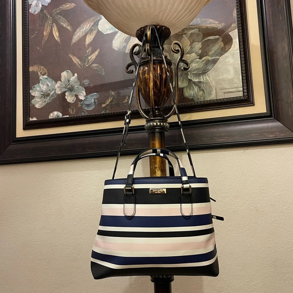Kate Spade please check all picture of condition - Picture 3 of 17